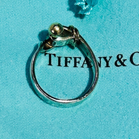 Tiffany & Co. Vintage 750 Gold 925 Sterling Silver Hook & Eye Ring - Size 4.5 - Picture 5 of 9